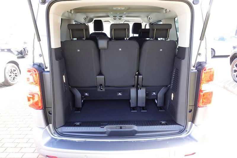 Toyota ProAce Verso 2.0L Diesel 144 PS 5D L1 6 MT - fotka 15 z 34