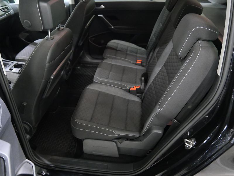 Volkswagen Touran - fotka 22 z 24