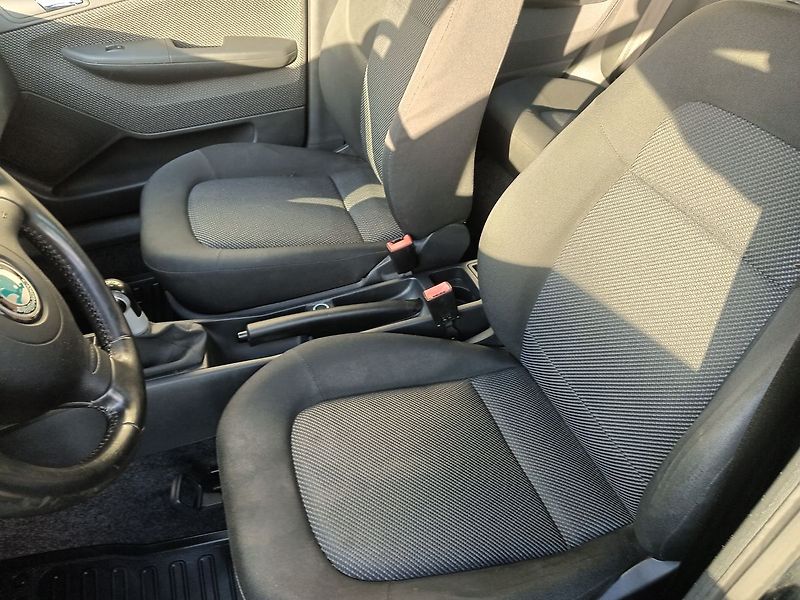 Škoda Fabia 1.4 16V Comfort - fotka 11 z 20