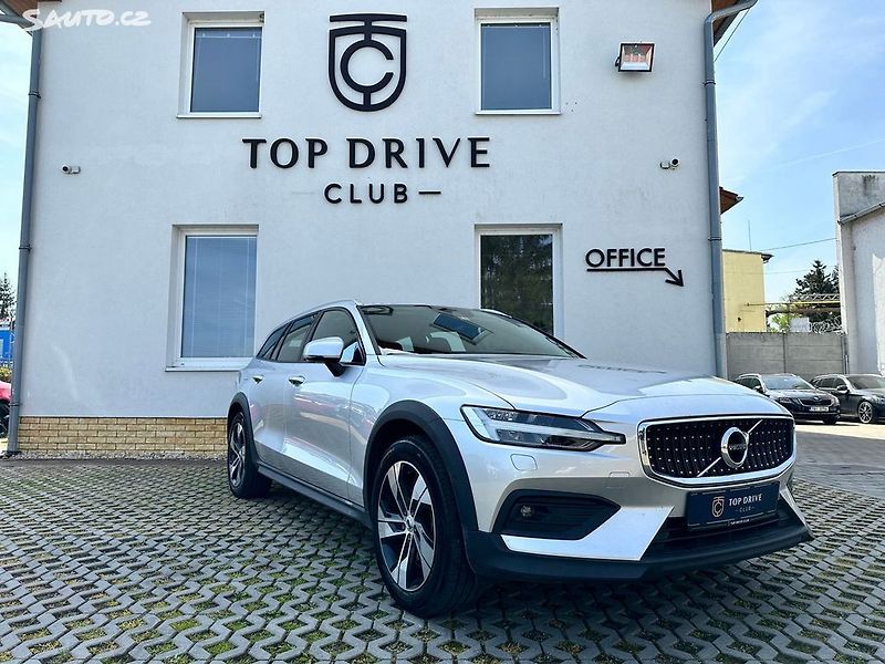 Volvo V60 CC/B4/AWD/NezT/TZ/H&K/Skladem - fotka 3 z 17