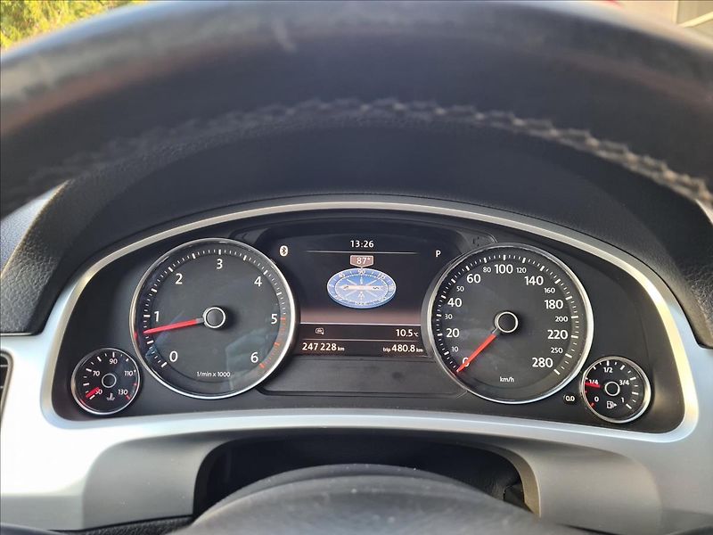 Volkswagen Touareg 4.2TDi*EXCLUSIVE*TAŽNÉ*KAM - fotka 30 z 45