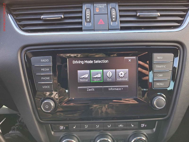 Škoda Octavia (2015) 2.0 TSi, RS, DSG, bixen - fotka 19 z 20