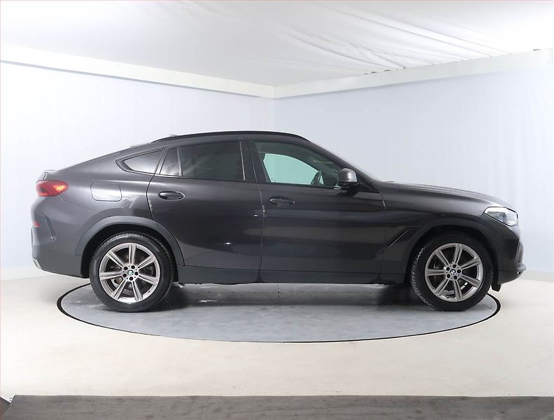 BMW X6 (2021) xDrive40d - fotka 6 z 15