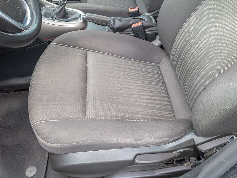 Opel Astra (2012) 1.4i 16V 74KW – SERVISKA - fotka 11 z 45