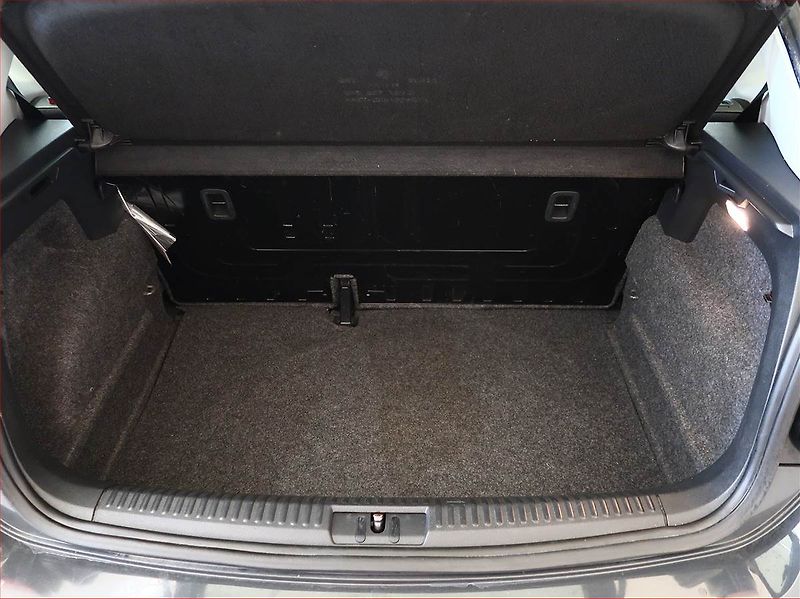 Volkswagen Polo (2014) 1.0, Serv.kniha - fotka 13 z 14