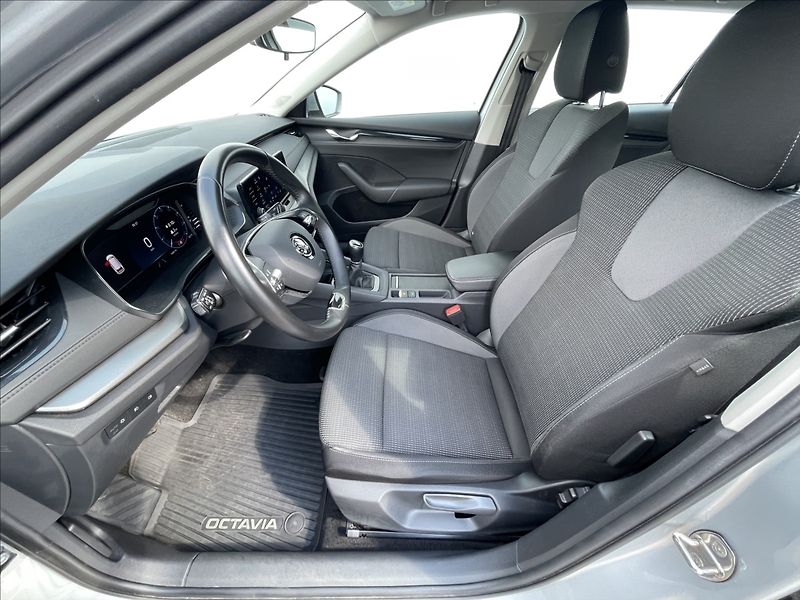 Škoda Octavia 2,0 TDI Combi Ambition Plus - fotka 4 z 22