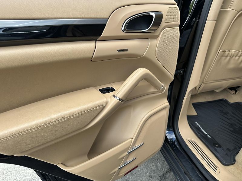 Porsche Cayenne (2012) 3.0 V6 TDI/180kW * ČR *2.Maj.  - fotka 30 z 41