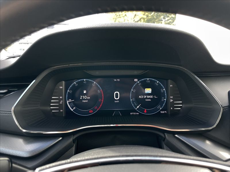 Škoda Octavia 1,5 TSI Combi Ambition Plus - fotka 9 z 23