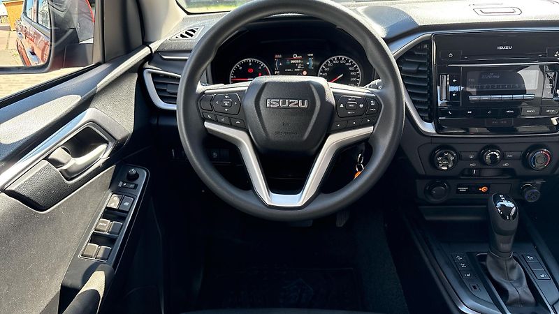 Isuzu D-Max (2025)  Double Cab AT 4x4 1.9 120kW - fotka 10 z 29
