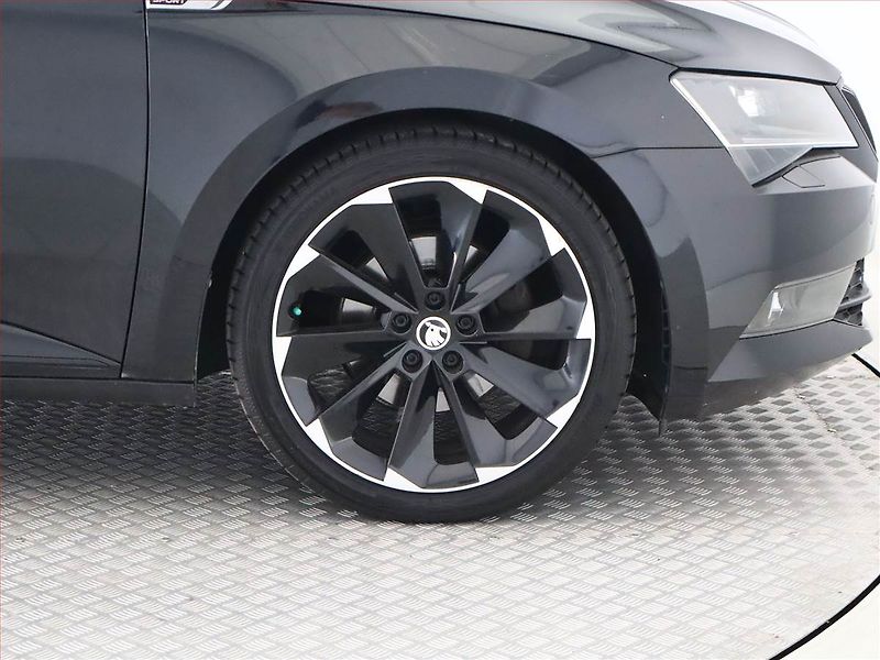 Škoda Superb (2019) Sportline 2.0 TDI - fotka 13 z 19