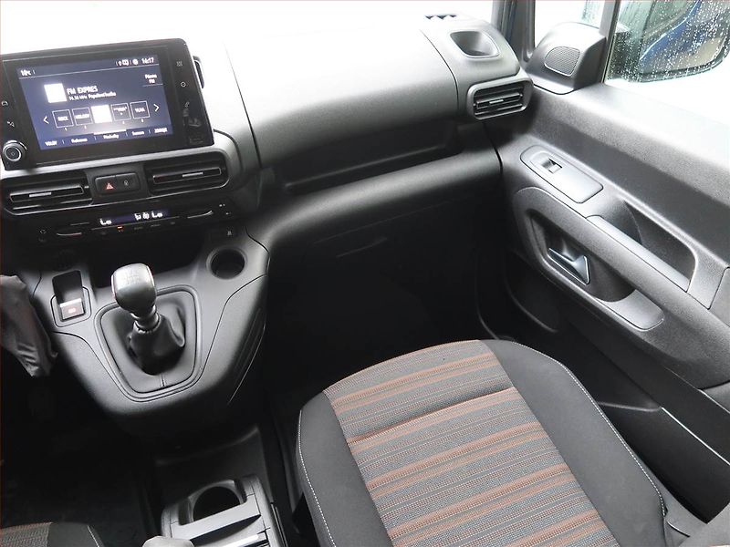 Opel Combo (2019) 1.2 Turbo, 5Míst, SR - fotka 8 z 17