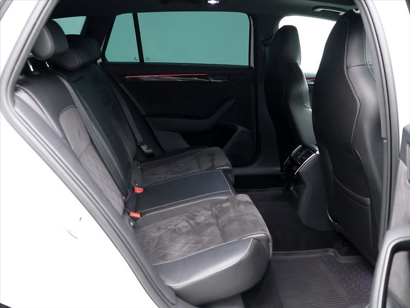 Škoda Superb 2,0 TDI DSG 4x4 Sportline - fotka 14 z 39
