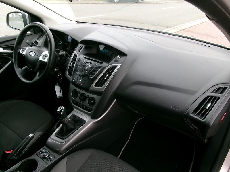 Ford Focus 1,0 ECOBOOST AC ROZVODY - fotka 25 z 28