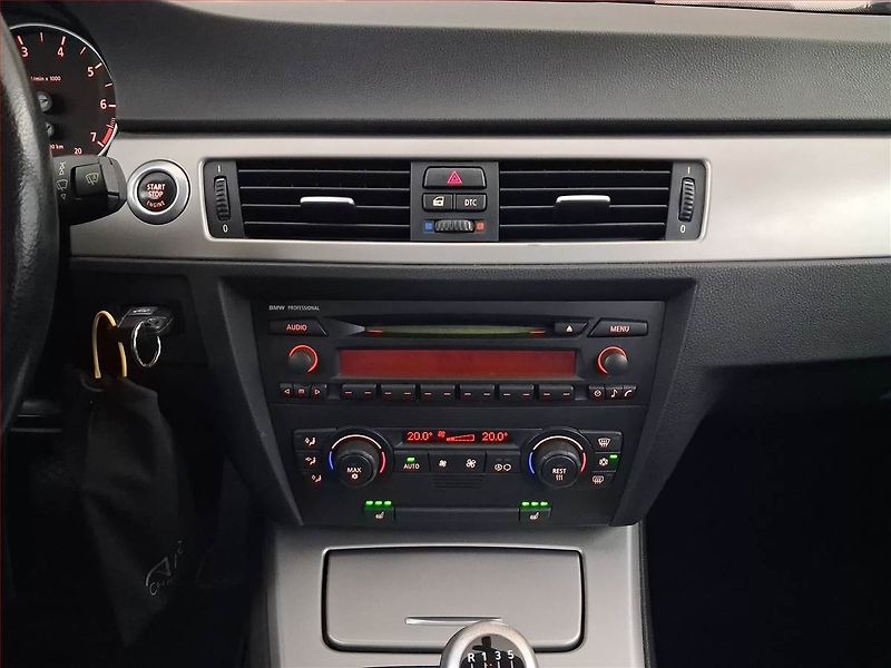 BMW Řada 3 (2006) 320 i, po STK, jezdí výborně - fotka 12 z 17