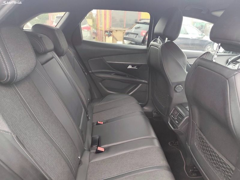 Peugeot 3008 (2019) - fotka 27 z 41