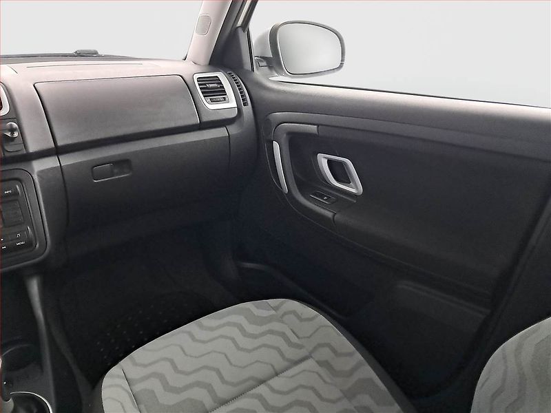 Škoda Fabia (2009) 1.4 TDI, rezervace - fotka 8 z 13