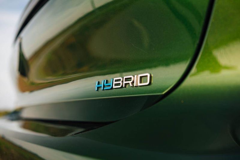 Peugeot 308 (2022) Allure Hybrid 180 - fotka 14 z 26