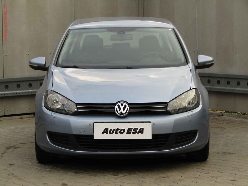Volkswagen Golf (2009) 2.0 TDi, AC, výhřev sed - fotka 2 z 17