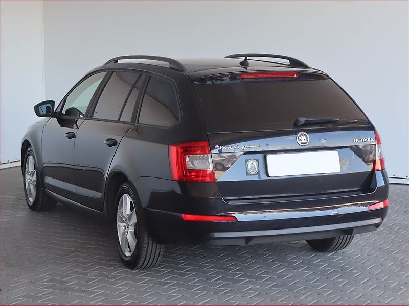 Škoda Octavia (2015) 1.6 TDI, Automat, Navi - fotka 4 z 22