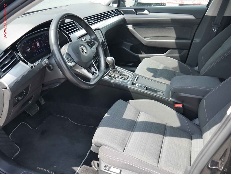 Volkswagen Passat (2019) 2.0TDi, DSG, LED, navi - fotka 9 z 17