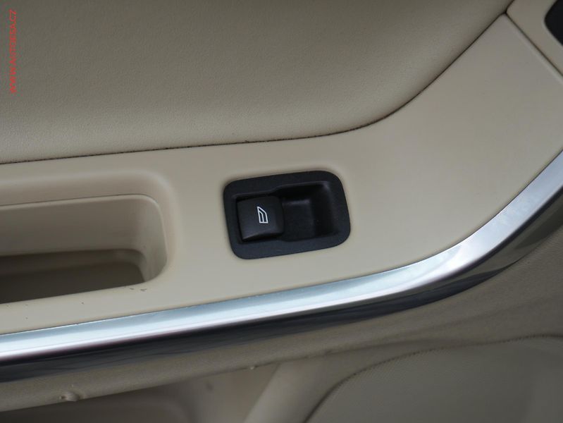 Volvo V60 (2011) 2.0D, AC, temp - fotka 12 z 16