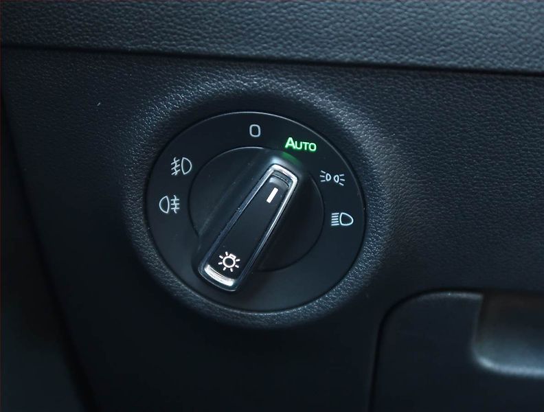 Škoda Karoq (2018) Style 2.0 TDI, 4x4,Style - fotka 18 z 24