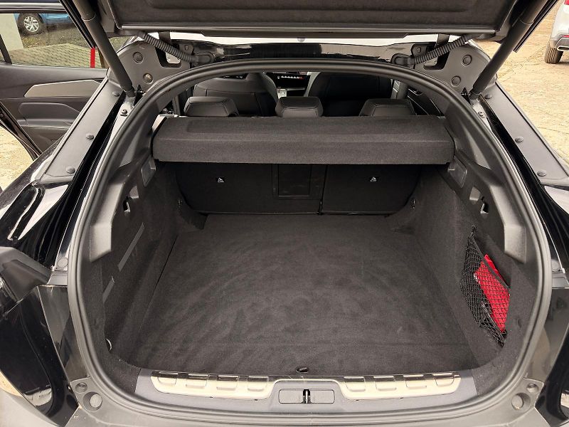 Peugeot 408 GT HYBRID 145 CH Rezervace - fotka 25 z 26