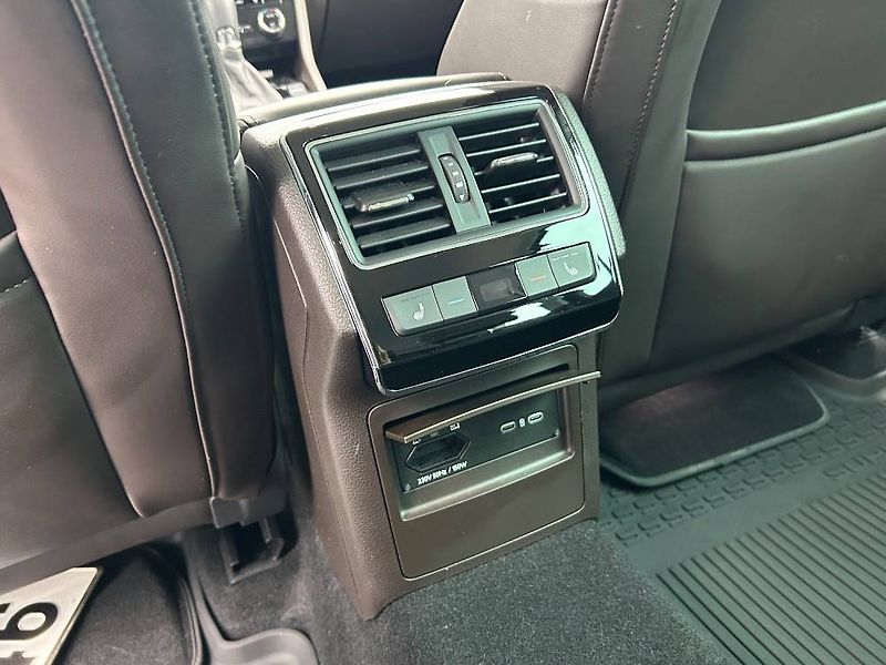 Škoda Superb L&K 4x4 7DSG 2,0TDI - fotka 10 z 29