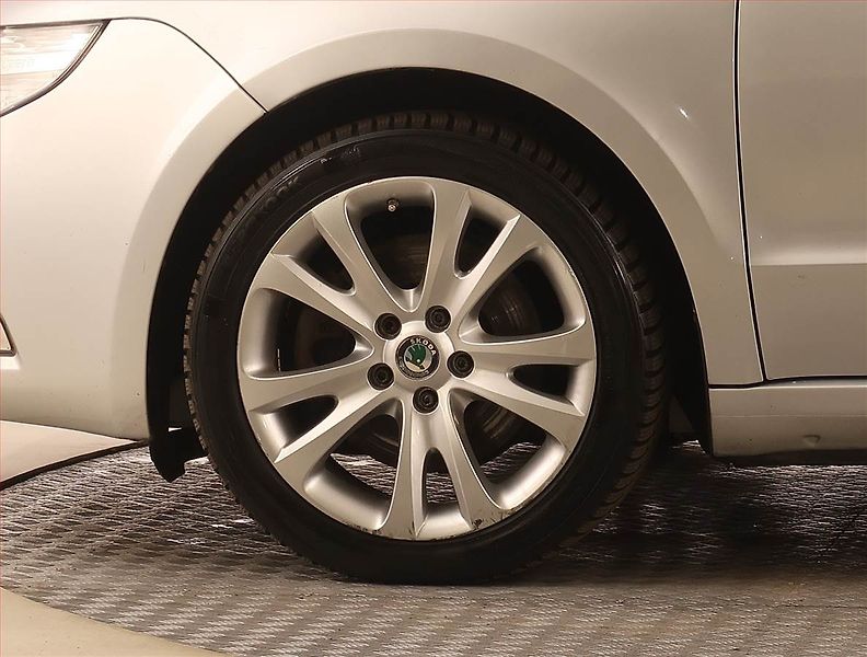 Škoda Superb (2008) 2.0 TDI, Serv.kniha, Xenony - fotka 15 z 20