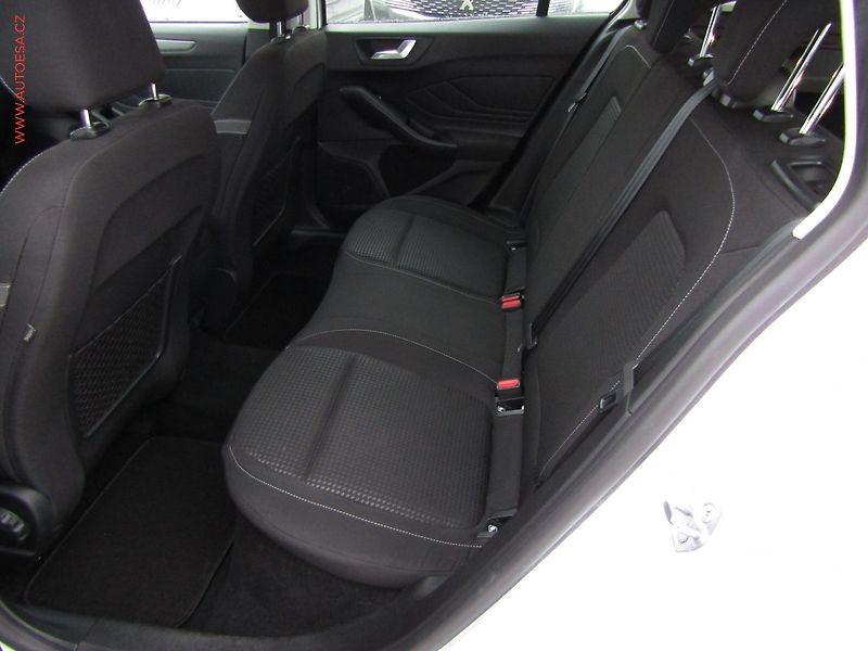Ford Focus (2022) 1.0 EB, ČR, Trend, LED - fotka 10 z 17