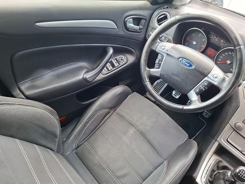 Ford Mondeo (2010) 2.2TDCi 129kW 6MAN - fotka 11 z 40