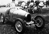 Vůz Bugatti T35 při závodech mistrovství Evropy automobilů - veteránů na začátku 90. let na Autodromu Most.