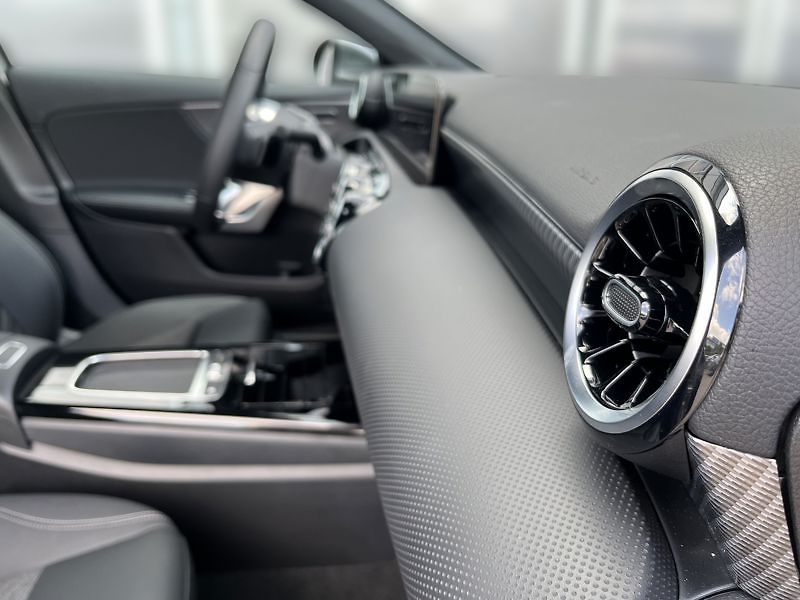 Mercedes-Benz Třídy A A-Třída 180 Progressive Editio - fotka 18 z 21