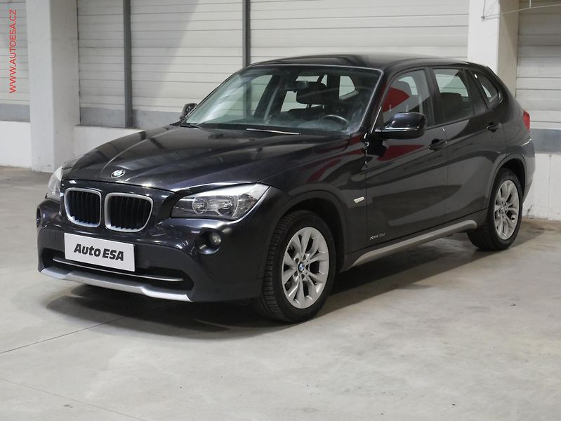 BMW X1 (2010) 2.0 D xDrive18d, AC, park - fotka 3 z 14