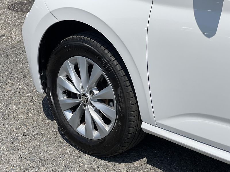 Škoda Kamiq 1.0TSi 81kw KAMERA TAŽNÉ ALU - fotka 42 z 46