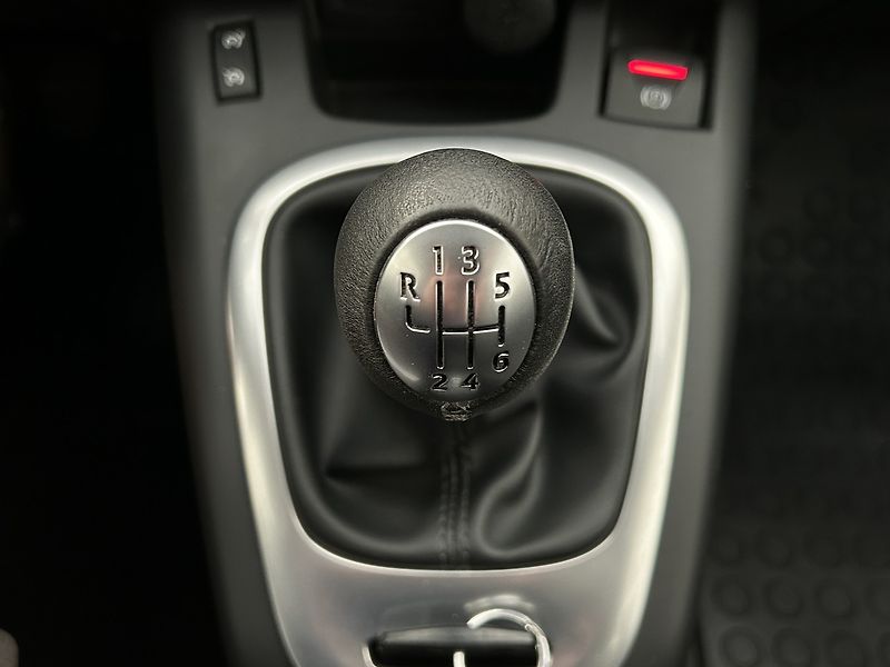 Renault Scénic 1.4 16v Dynamique - fotka 14 z 30