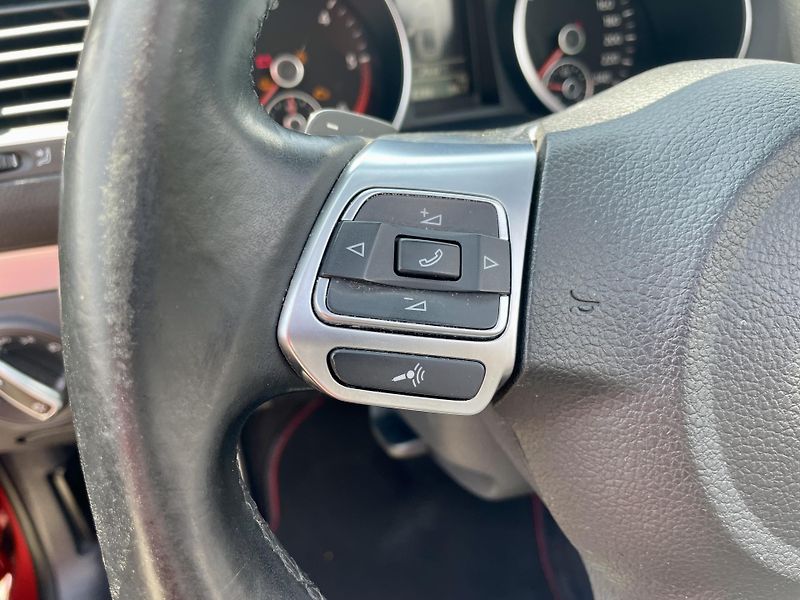 Volkswagen Golf (2012) VI 2,0TDI DSG KABRIO R-Line - fotka 12 z 19