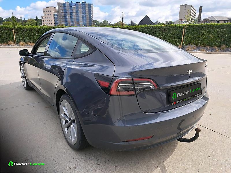 Tesla Model 3 (2021) Šedá metalíza, Tažné zařízení - fotka 2 z 11