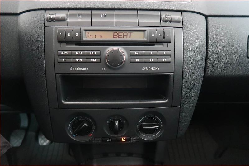 Škoda Fabia (2005) Ambiente 1.4 16V, nová STK - fotka 12 z 15
