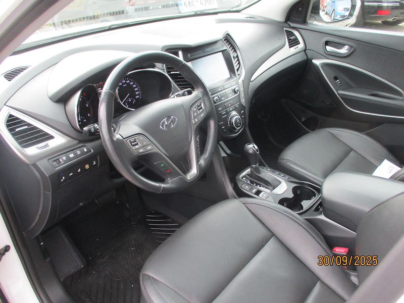 Hyundai Grand Santa Fe (2017) 2,2 CRDi AWD/ 4x4 - fotka 11 z 14