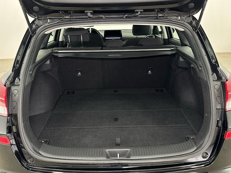 Hyundai i30 Kombi 1,5 T-GDI MHEV - fotka 10 z 26