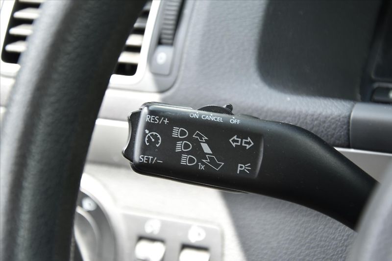 Volkswagen Touran 1.6TDI 77kW KLIMA SERVIS.KNIHA - fotka 14 z 20