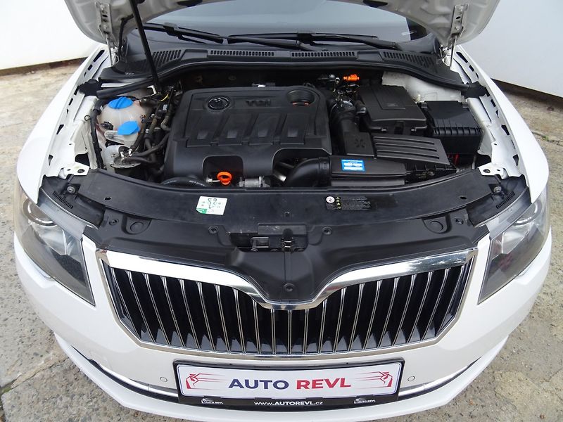 Škoda Superb (2013) 2.0TDi,103kW,1maj,S.kni,navi - fotka 20 z 24
