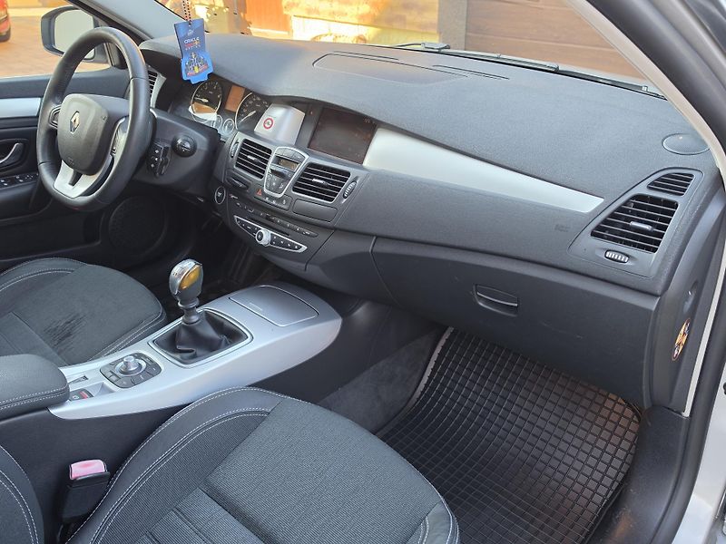 Renault Laguna 2.0dCi 150PS*DYNAMIQUE*2xSADA* - fotka 31 z 40