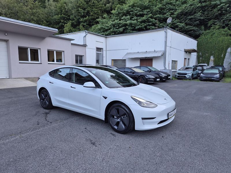 Tesla Model 3 STANDART RANGE 239w SOH 96,5% - fotka 3 z 48