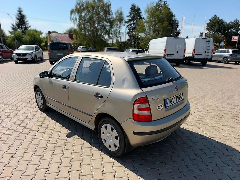 Škoda Fabia HB Classic 1.2HTP 40kW 55 - fotka 17 z 19