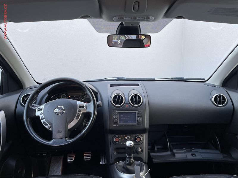 Nissan Qashqai (2010) 2.0dCi, Tekna, TZ, panor - fotka 7 z 20