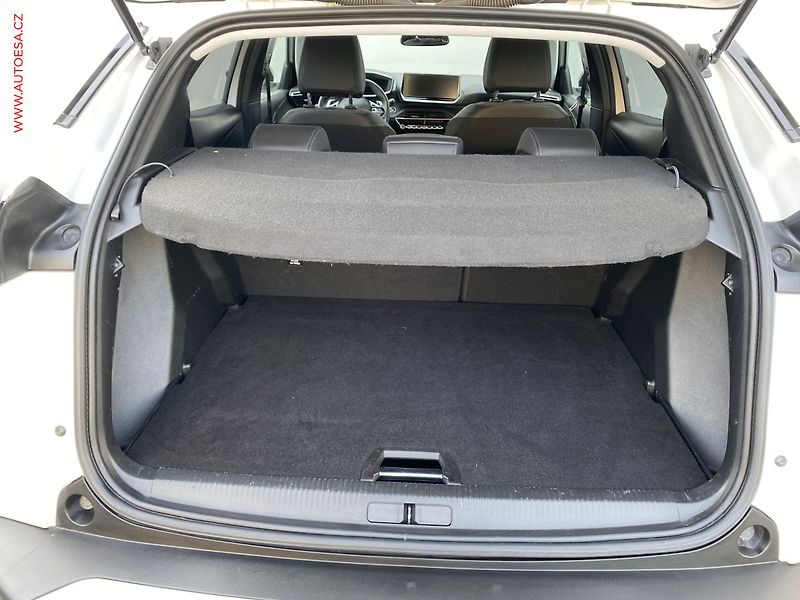 Peugeot 2008 (2022) 1.5 HDi, Allure, AT - fotka 7 z 18