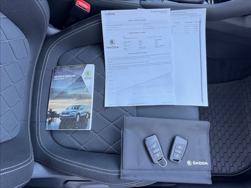 Škoda Karoq 1,5 TSI DSG SPORTLINE DPH ČR - fotka 48 z 50
