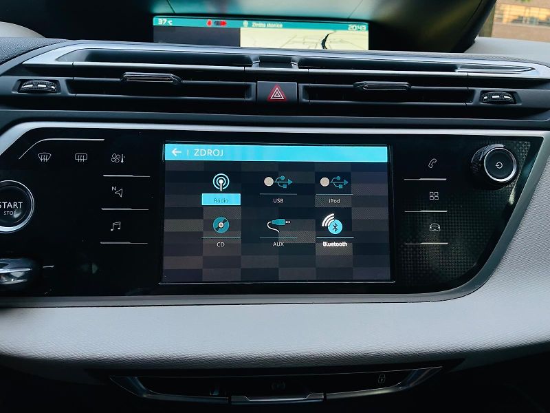 Citroën Grand C4 Picasso 2.0HDi MANUÁL 7MÍST SENZORY - fotka 36 z 46